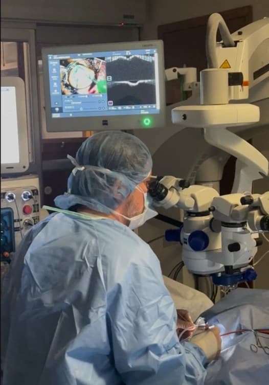 Retinal surgery with imaging guidance